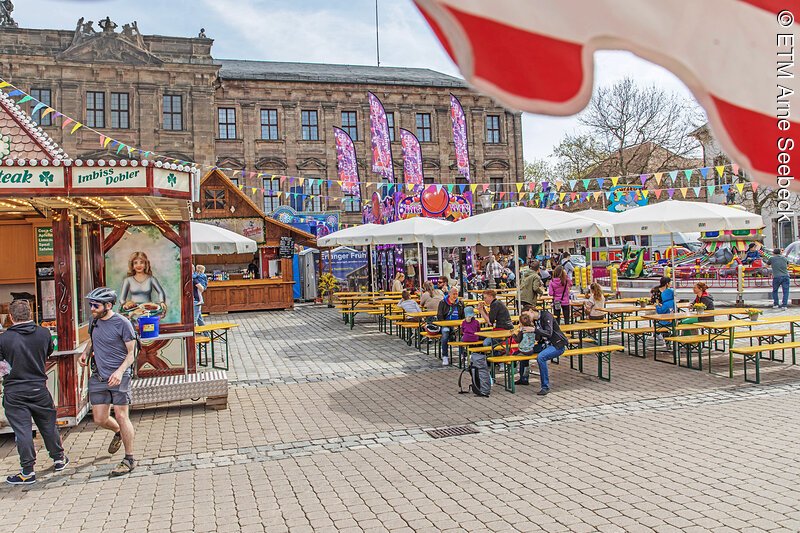Schausteller pr&auml;sentieren sich auf dem Erlanger Fr&uuml;hlingsfest