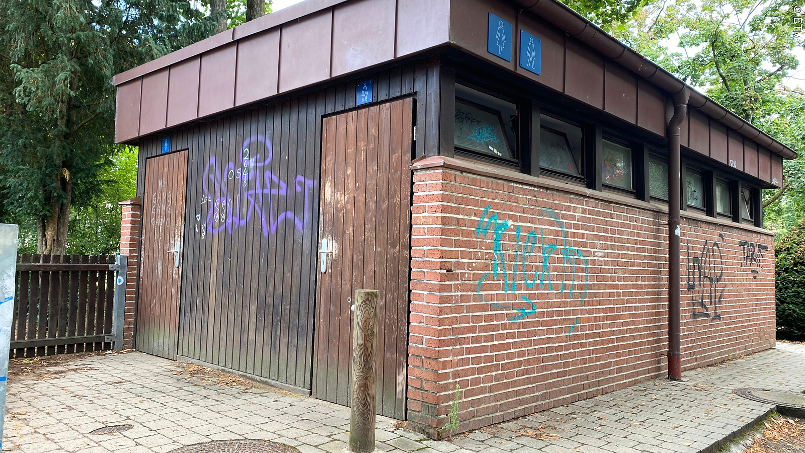 &Ouml;ffentliche Toilette am Theaterplatz