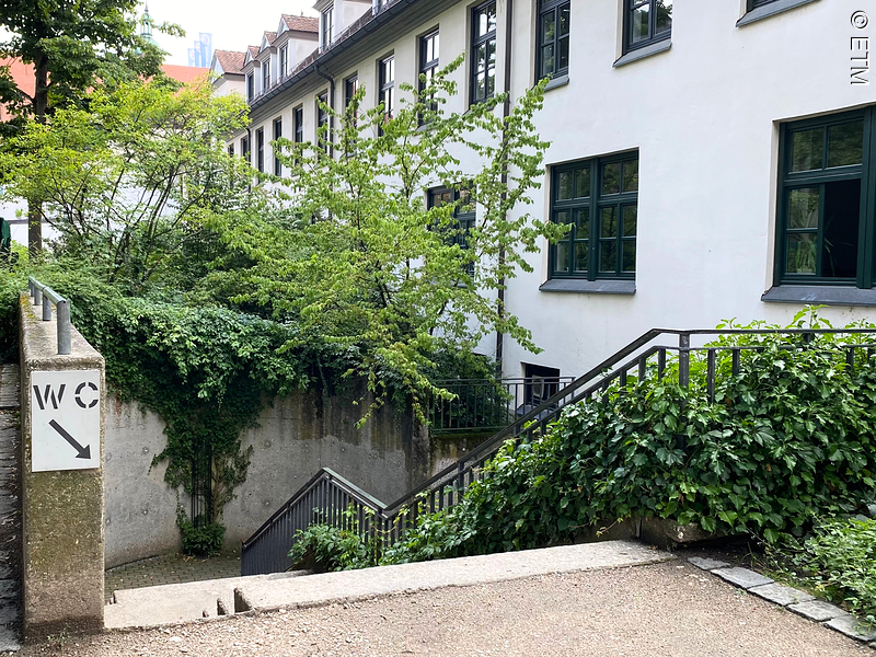 &Ouml;ffentliche Toilette im Schlossgarten