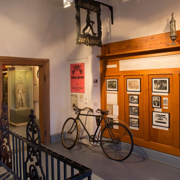 Stadtmuseum Erlangen Ausstellungsdoku Historische Ausstellung 3 Reich Kaiserreich Wandansichten Treppenhaus 2 OG 24. Februar 2014