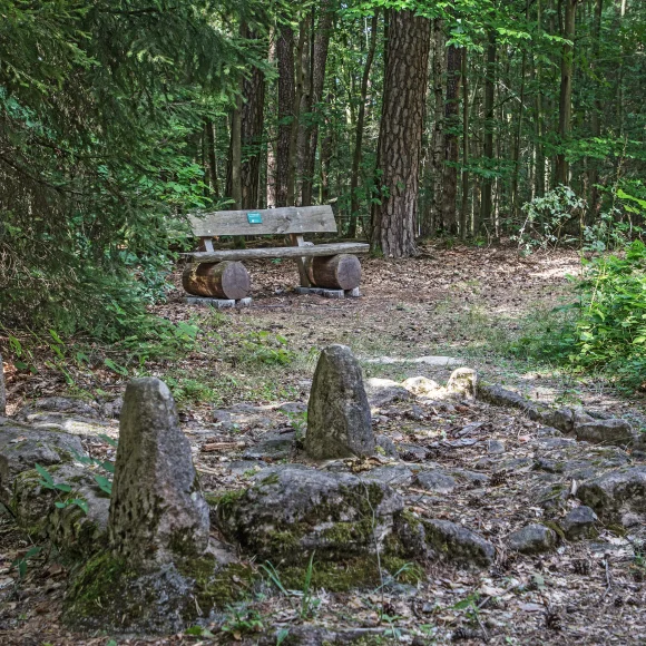 Kosbacher Altar im Wald bei Kosbach
