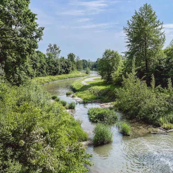 Idyllische Natur mit Fluss im Westen von Erlangen