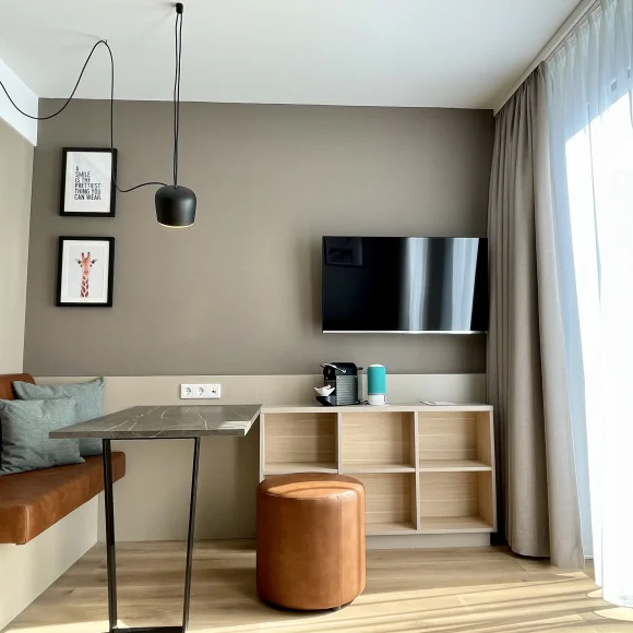 Zeitwohnhaus Arbeitsbereich im Zimmer