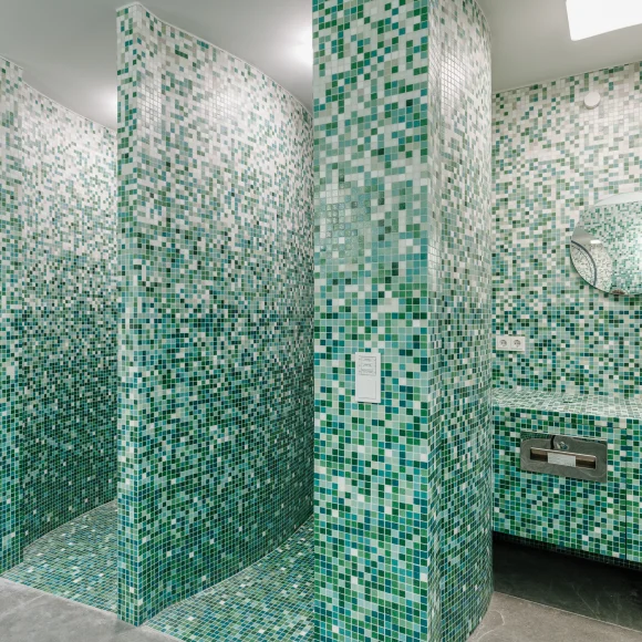 Duschen im Saunabereich der Brucklyn Appartements