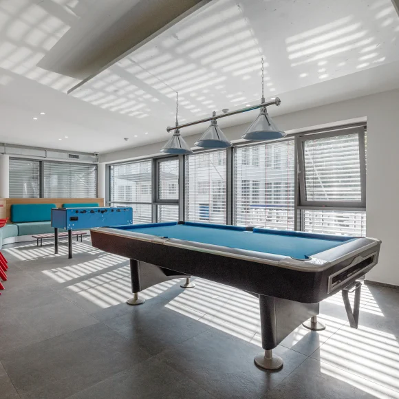 Billiardtisch im Gemeinschaftsraum