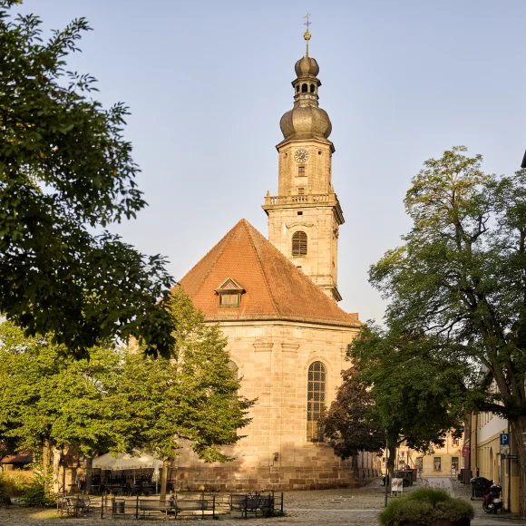Altstädter Kirchenplatz mit Kirche