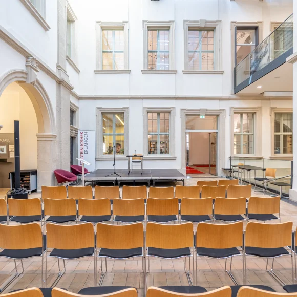 Innenhof Palais Stutterheim mit Bestuhlung