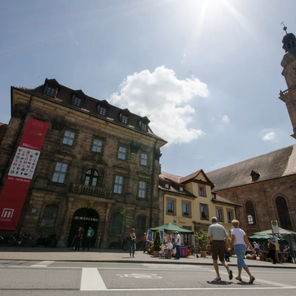 Stadtmuseum Erlangen vom Martin-Luther-Platz aus