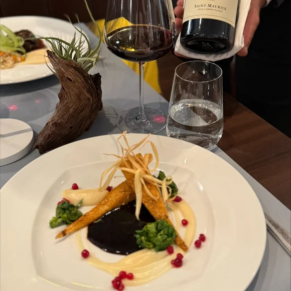 Ein Gang im Altmanns Restaurant by Jonas Richter