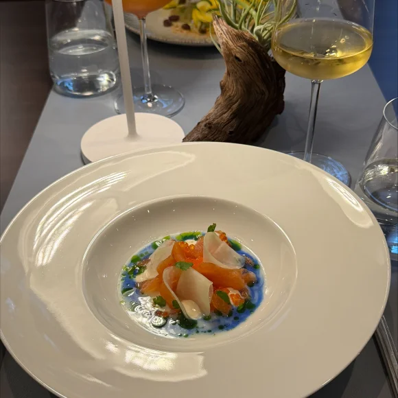 Ein Gang im Altmanns Restaurant by Jonas Richter