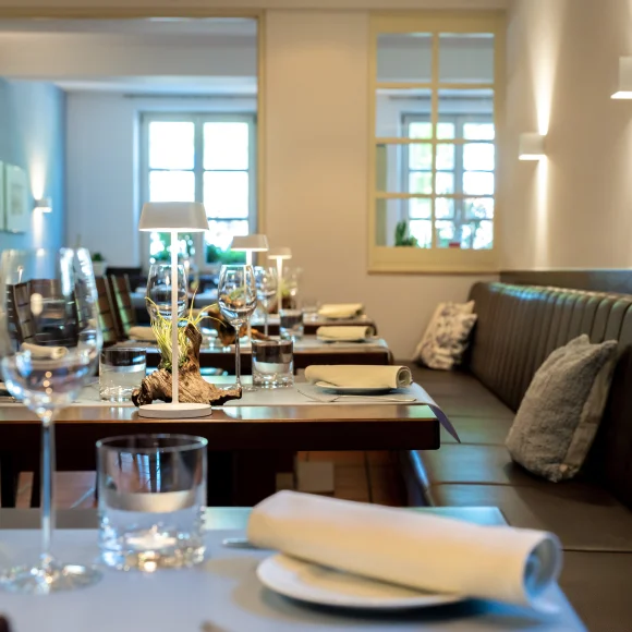 Die Räumlichkeiten in Altmanns Restaurant by Jonas Richter