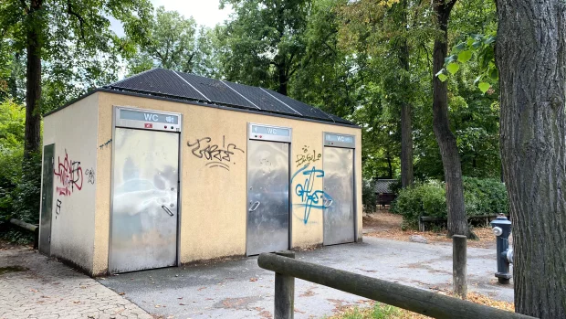 Öffentliche Toilette am Bohlenplatz